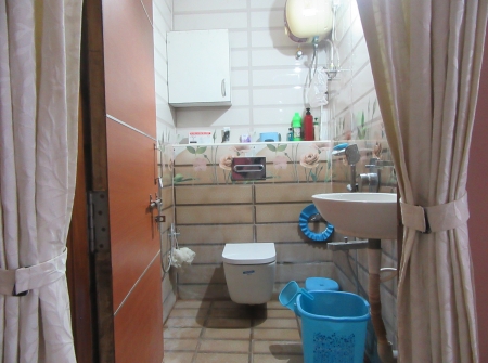 7) Li id : 145 - Bathroom.JPG